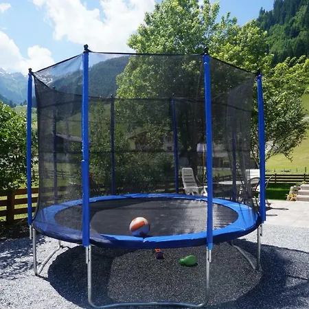 Haus Fercher アパート *